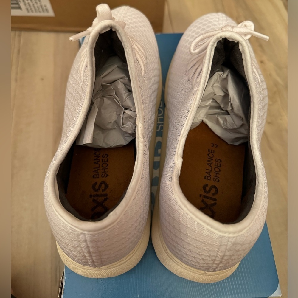 NIB Axis Balance Shoes Women’s in White Sz 5 1/2 - Picture 3 of 5